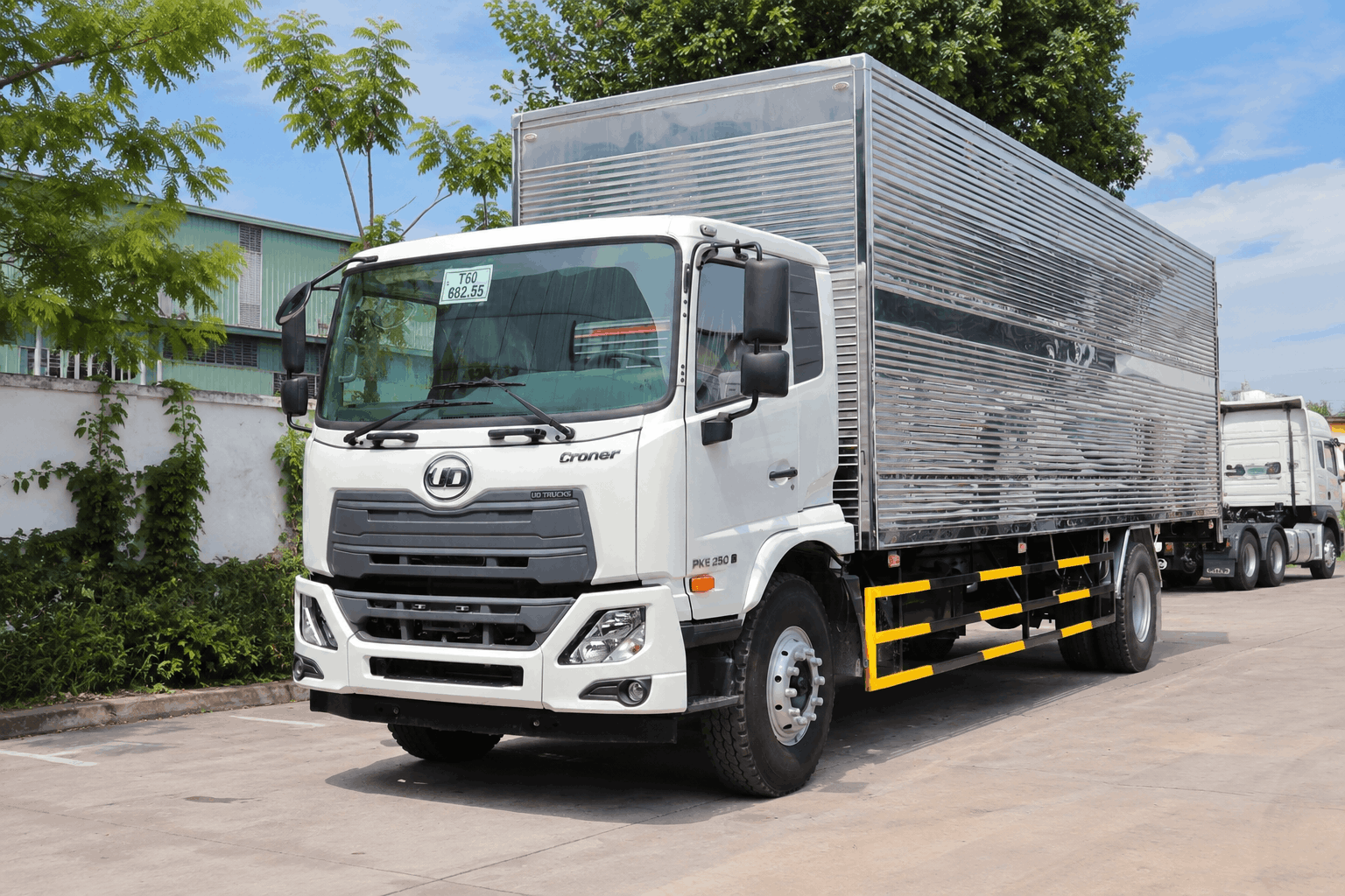 UD Trucks PKE 250 thùng kín